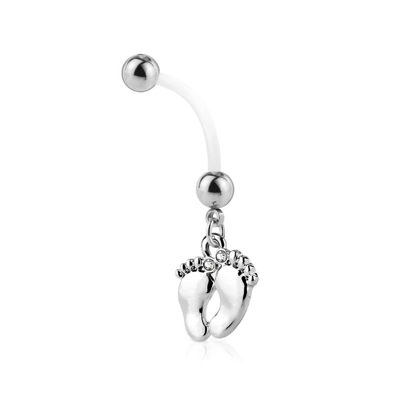 Piercing au nombril de grossesse petits pieds de bébé