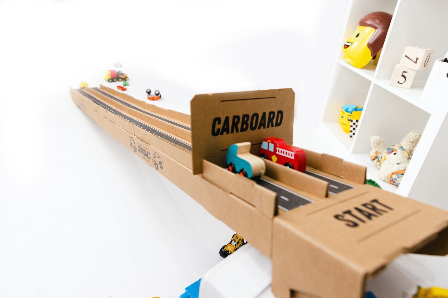 CarBoard: The Ultimate Cardboard Race Track