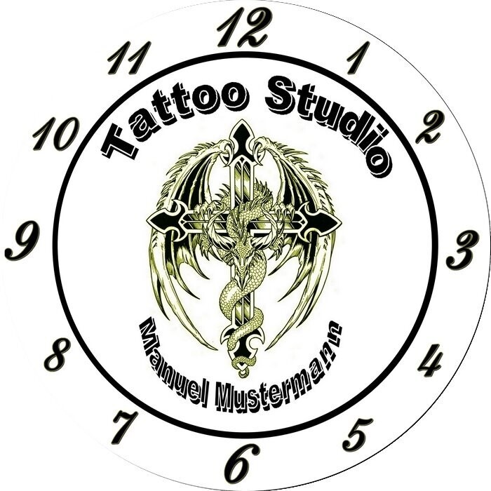 Wanduhr Tattoo Studio mit ihrem Namen