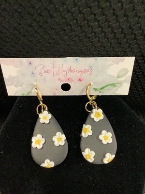 Black and White Daisy Teardrop Dangle Earrings