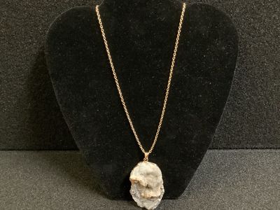 Agate Gold Pendant Necklace