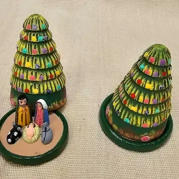 Miniature Under the Tree Nativity