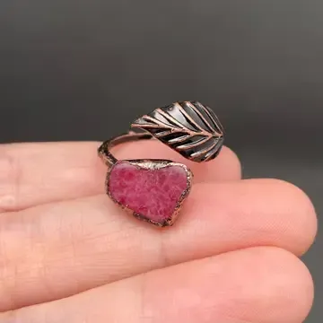 Stone Leaf Ring, Colour: Red