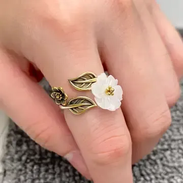 Acrylic White Flower Ring