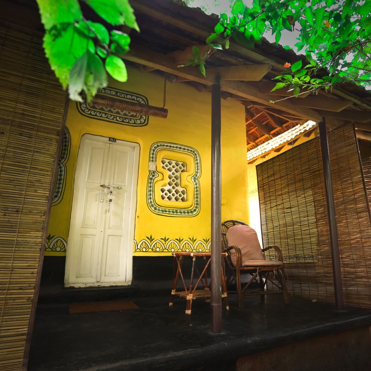 Shared Bodhi-cottage with veranda