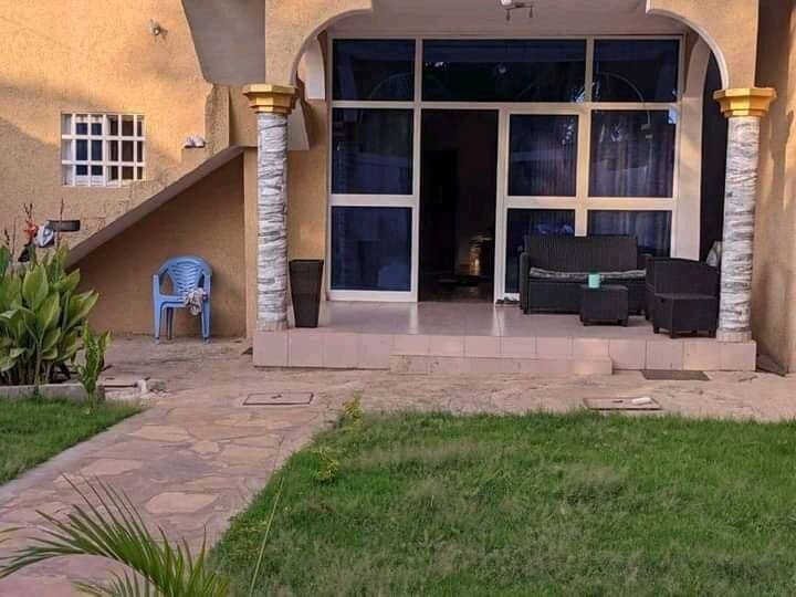 Une villa dallé mise en vente sur 1/2 lot
