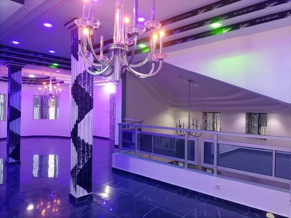 ​A louer Adidoadin _restaurant opéra