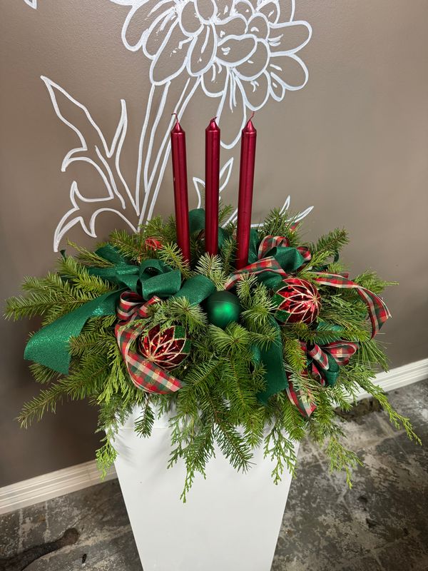Holiday Table Arrangement
