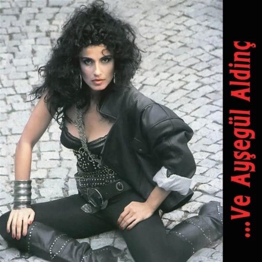 Ayşegül Aldinç - ve Ayşegül Aldinç