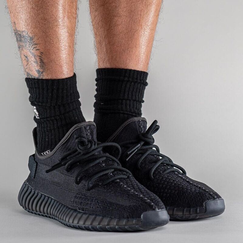 Adidas Yeezy Boost 350 V2 Onyx display picture 3