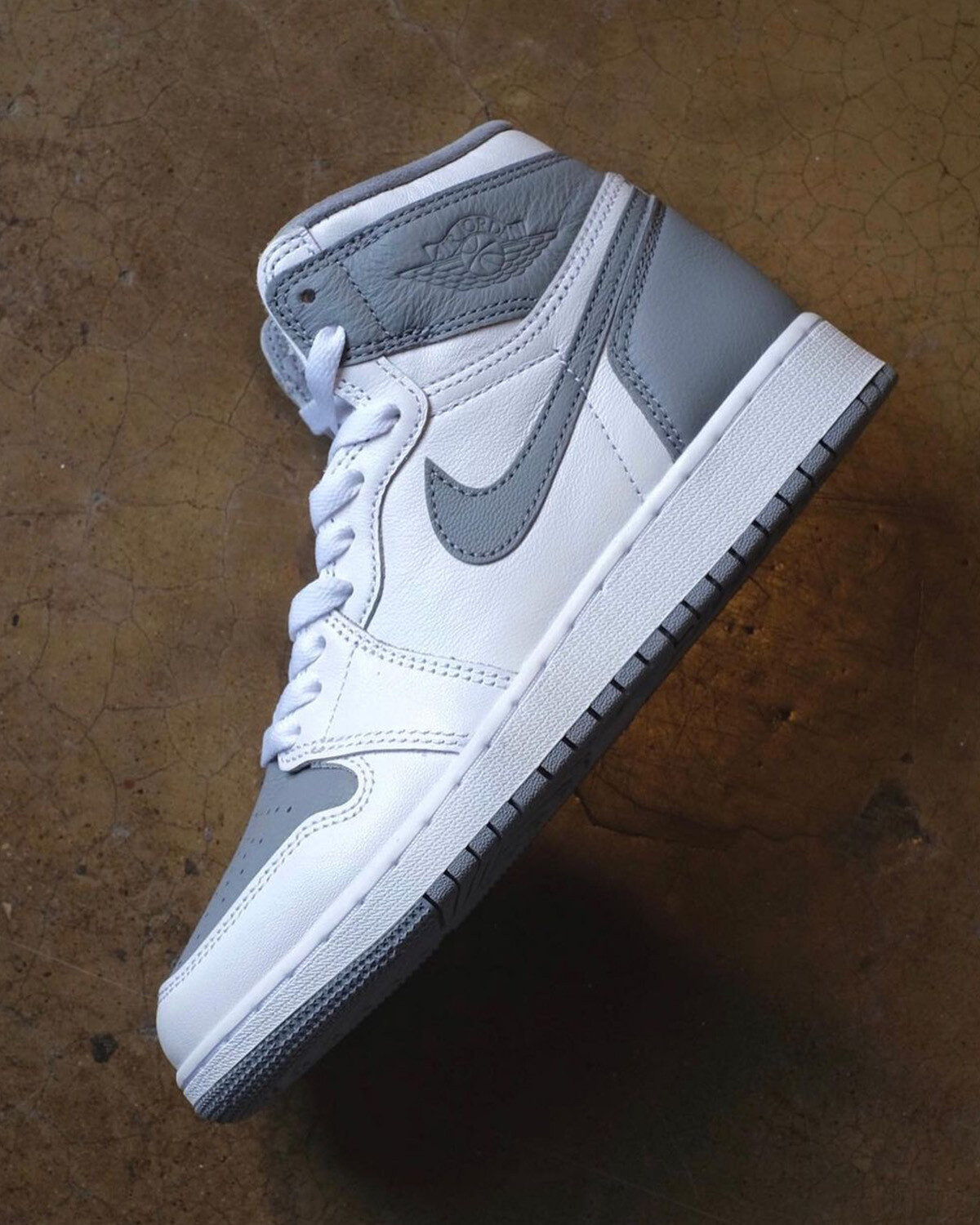 Jordan 1 Retro High OG Stealth