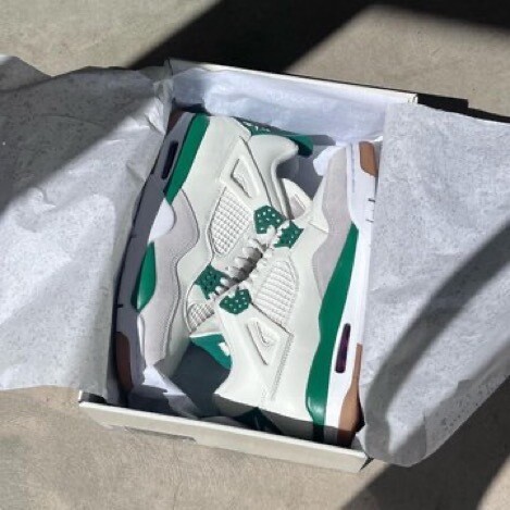 Nike SB  Air Jordan 4 &quot;Pine Green&quot;