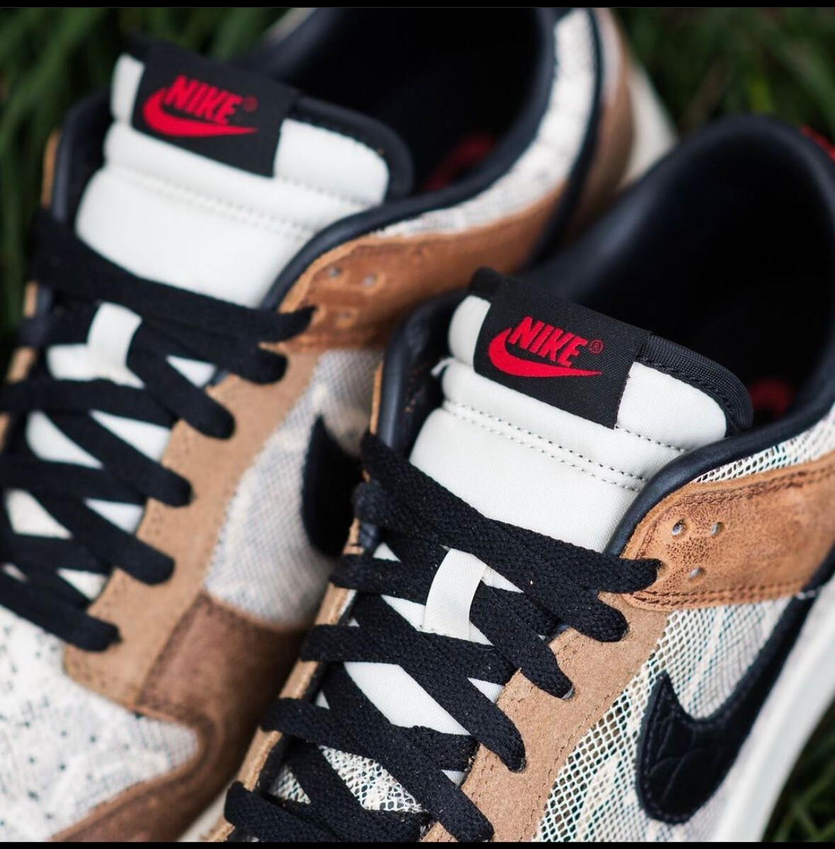 Nike Dunk Low PRM Head 2 Head