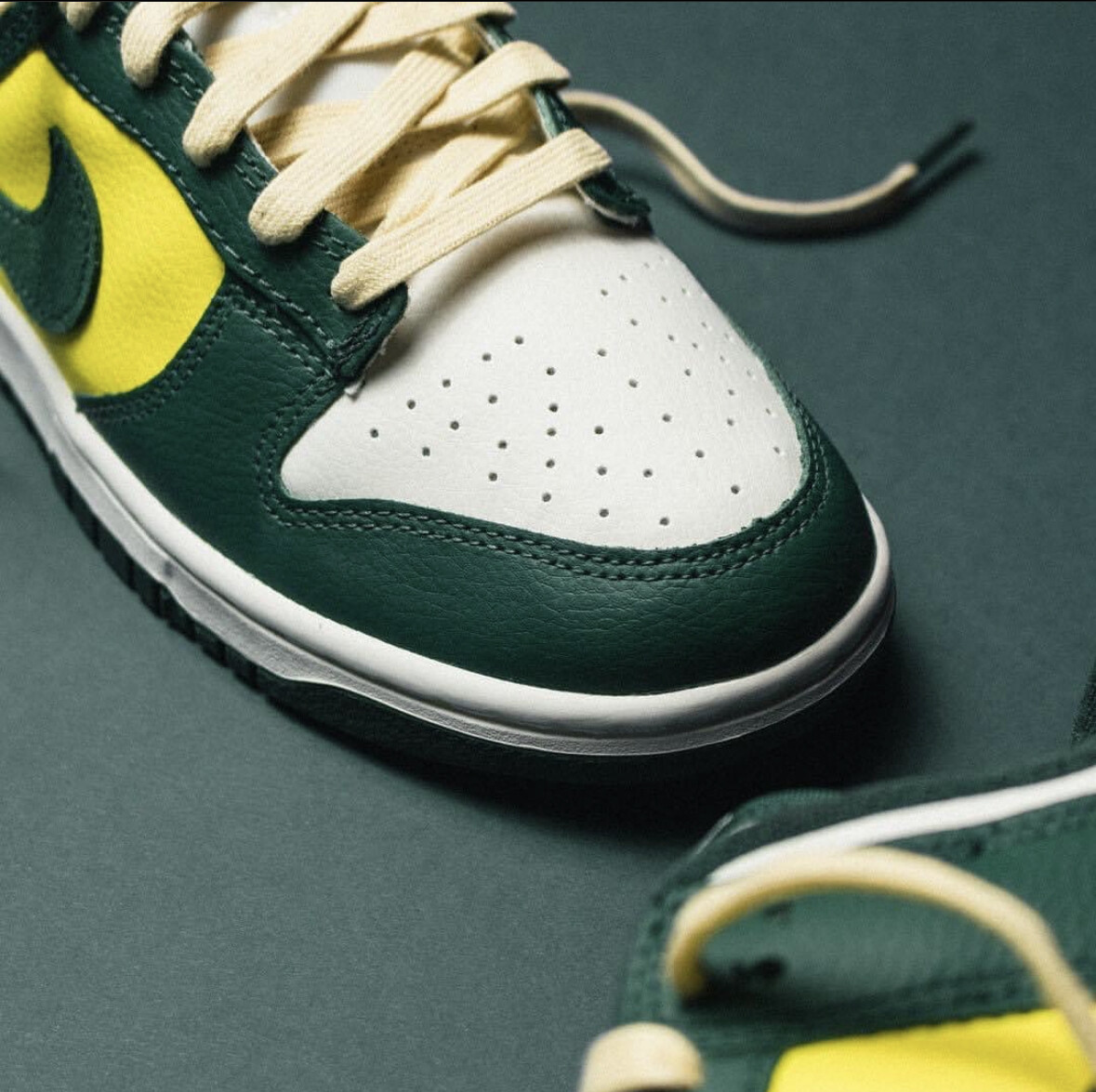 Nike WMNS Dunk Low SE "Noble Green"
