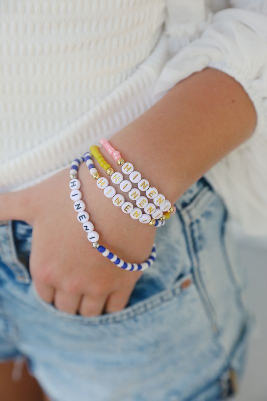 &#39;HINENI&#39; bracelet (blue and white beaded)