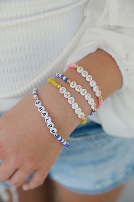 &#39;SHALOM&#39; bracelet (blue and white beaded)