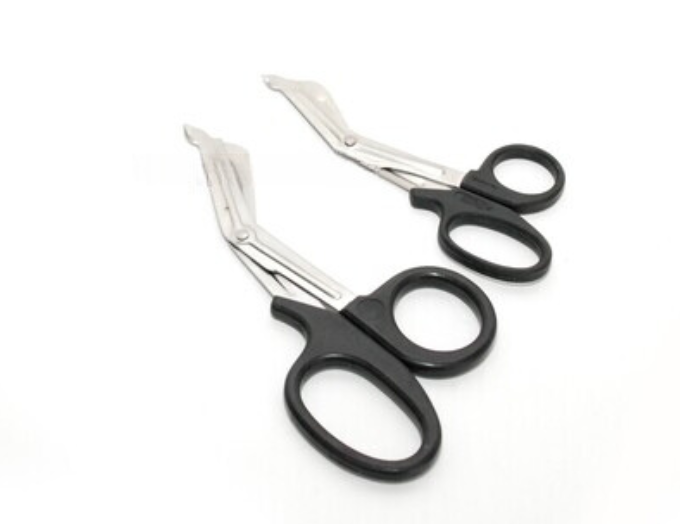 Scissors Universal 16cm: Black Trauma Shears UA