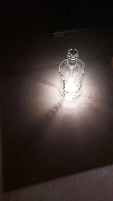 &quot;Willkommen&quot; - personalisierte Glaskaraffe mit Bottlelight