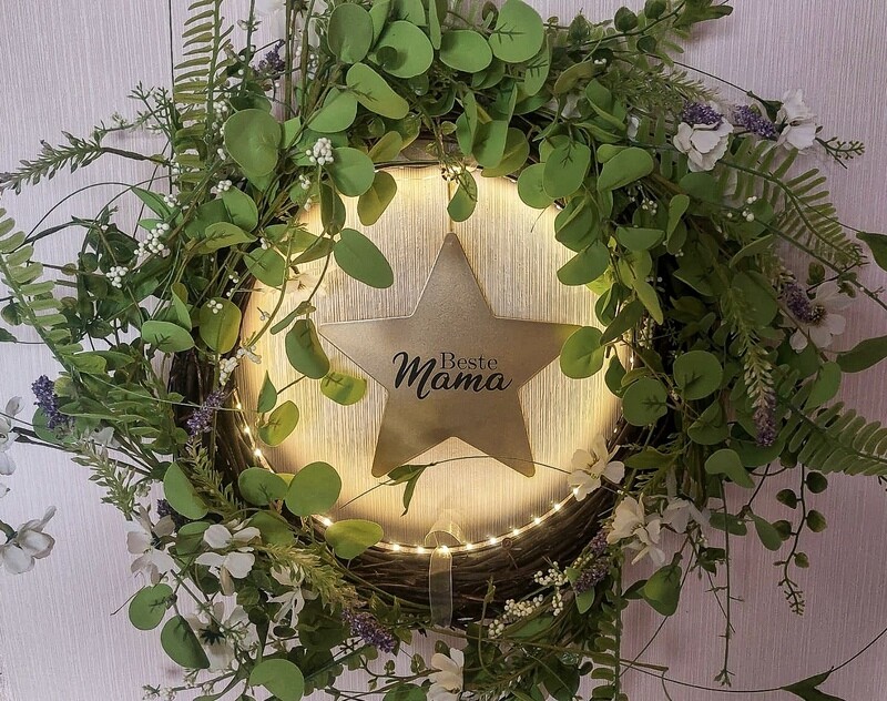Hängender LED-Stern - personalisierbar
