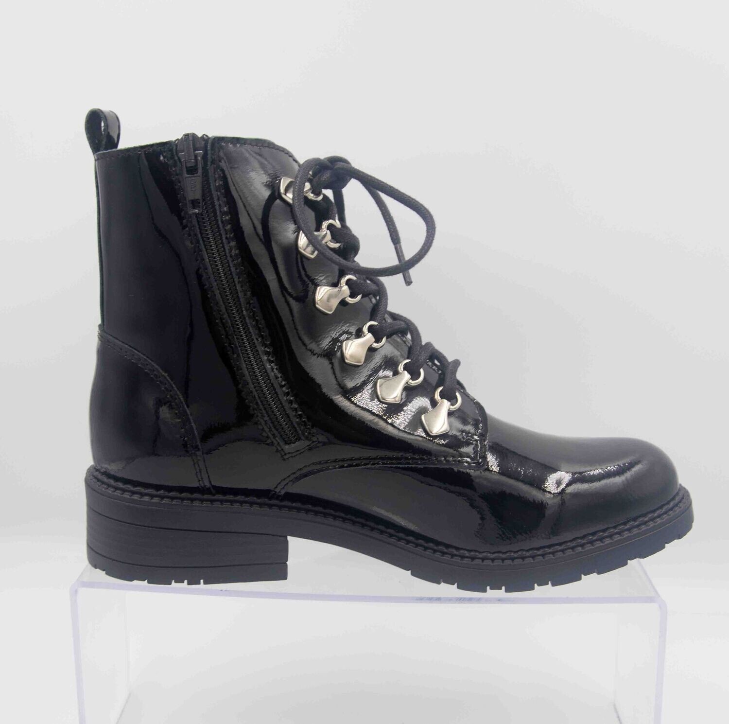 REBELLES : boots vernies noir_
