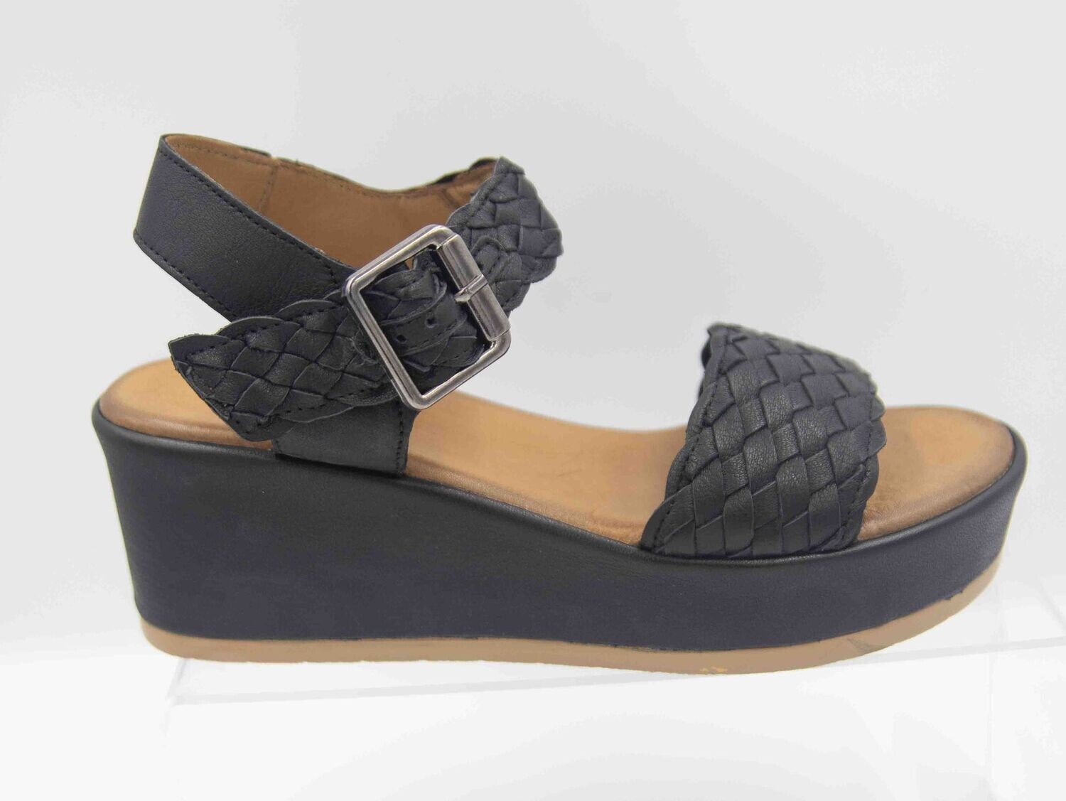 K MARY : nu pieds noir facing_
