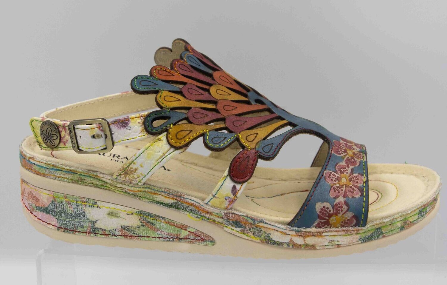 LAURA VITA : nu-pieds inca_