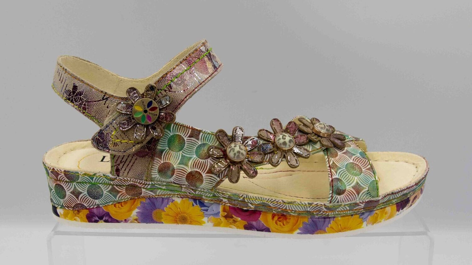 LAURA VITA : nu-pieds cafe_