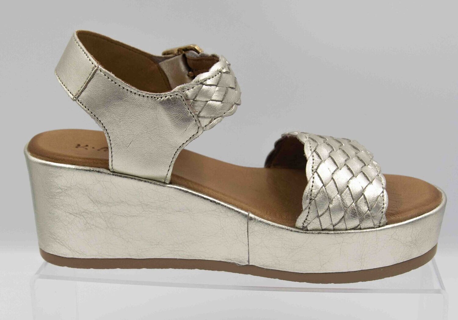 K MARY : nu pieds platine_