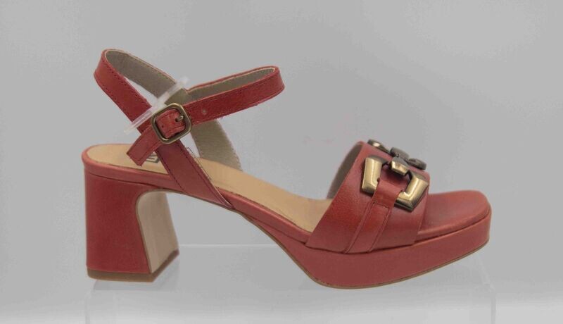 DORKING : nu-pieds rouge_