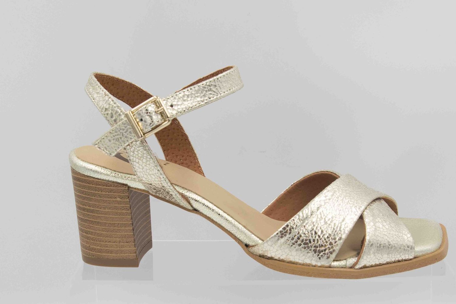 O : nu-pieds croisé doré_