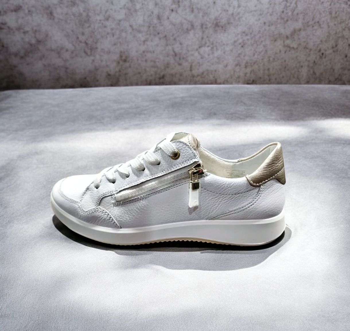 ARA : Baskets blanc dore