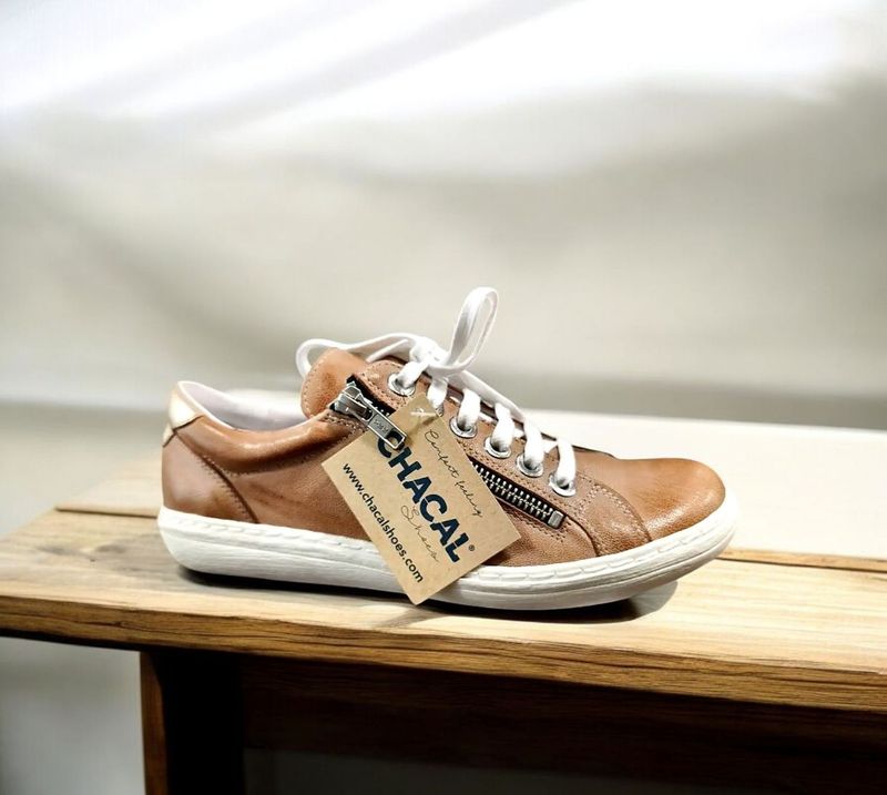 CHACAL: baskets taupe