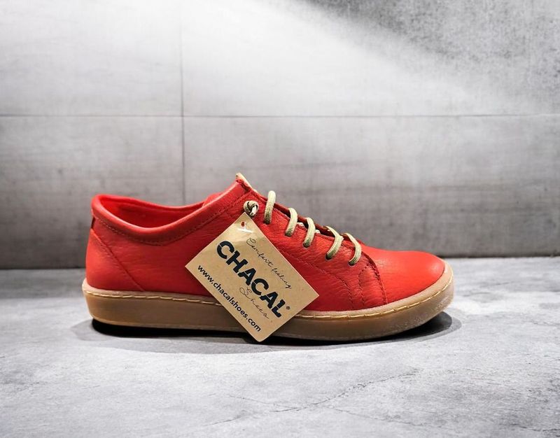 CHACAL: baskets rouge