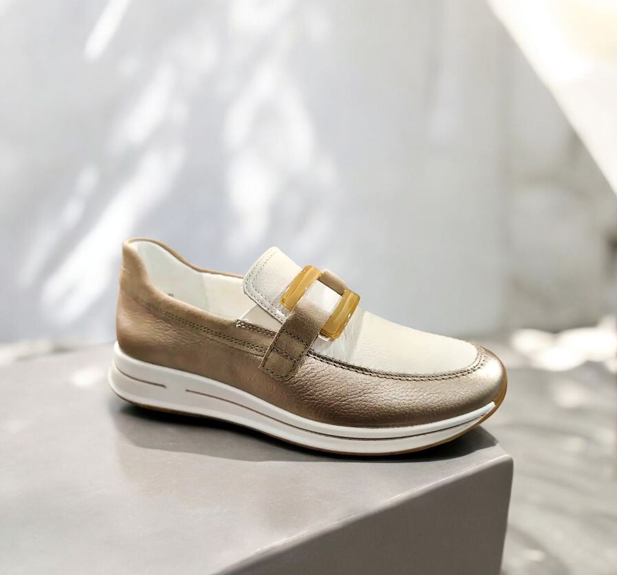 ARA :mocassin beige / doré
