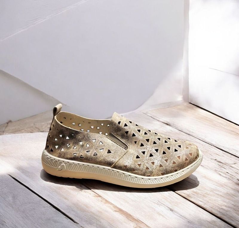 PLUMAFLEX : mocassins ajourés dorés