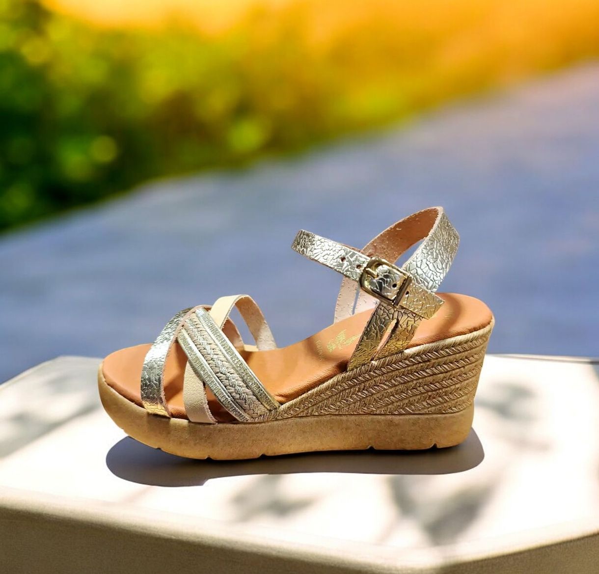 SPYKE : Nu-pieds compensés beige plati