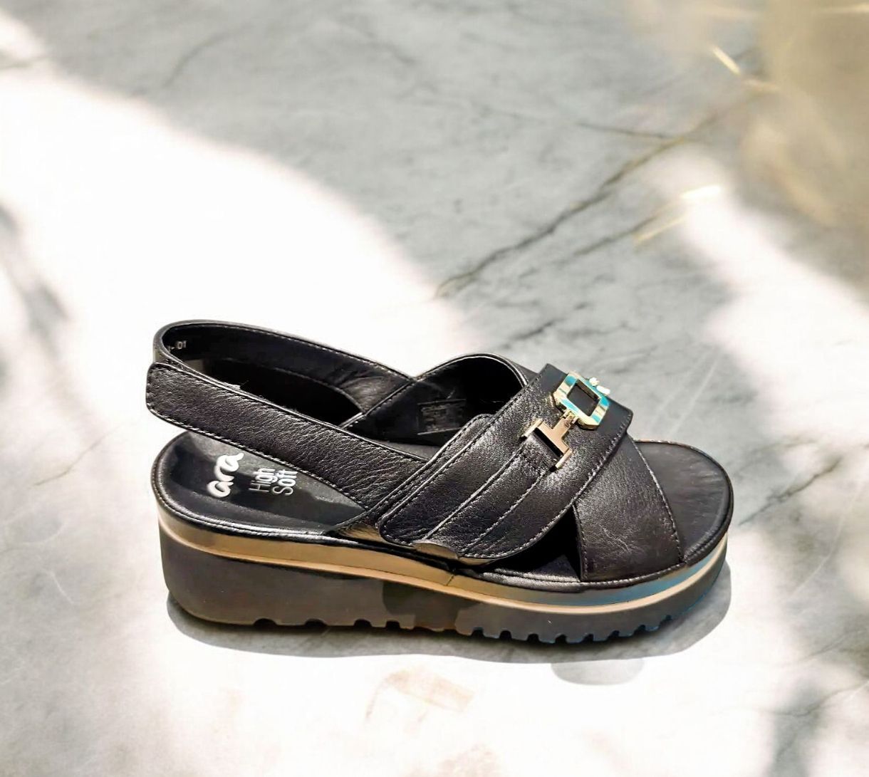 ARA : nu-pieds noir