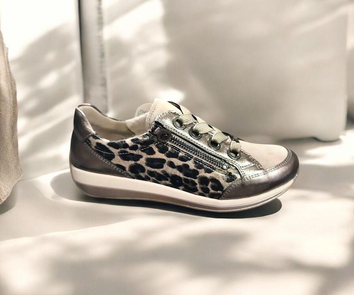 ARA : Baskets beige leo