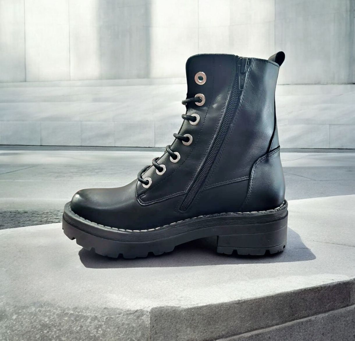 CHACAL  : boots lacets noir