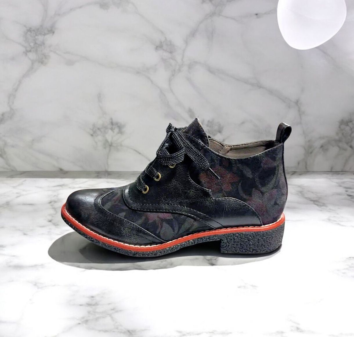 LAURA VITA :  derbies  noir