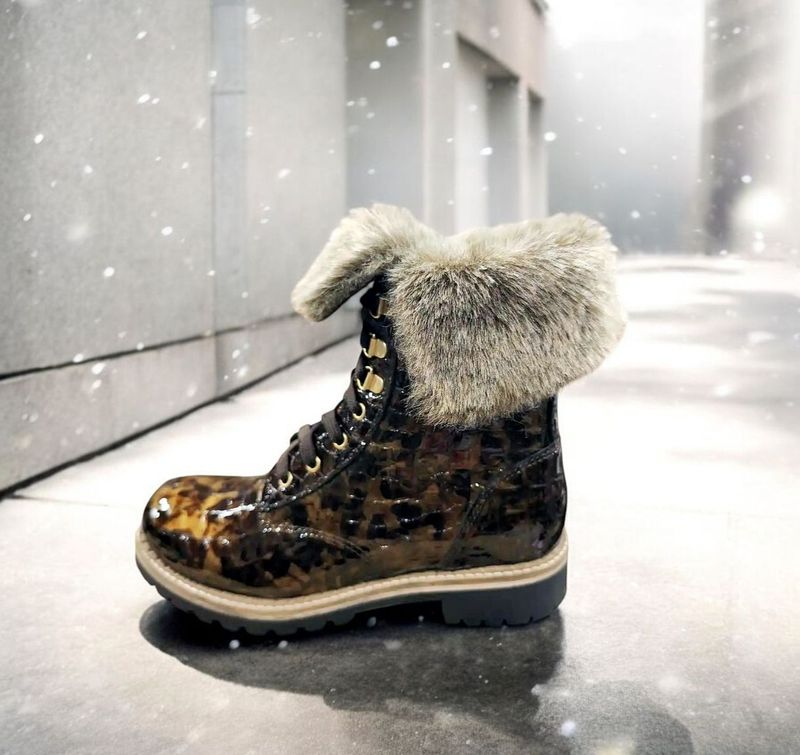 HOOPER : boots fourrées vernies bronze