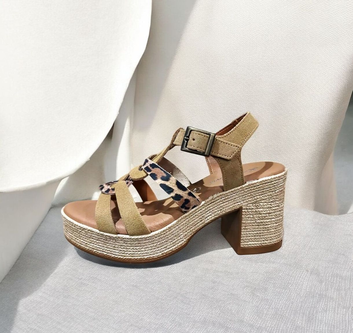 XAPATAN : nu-pieds talon léo beige