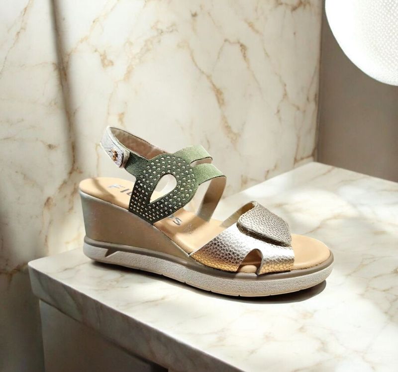 DORKING : nu-pieds compensés vert doré