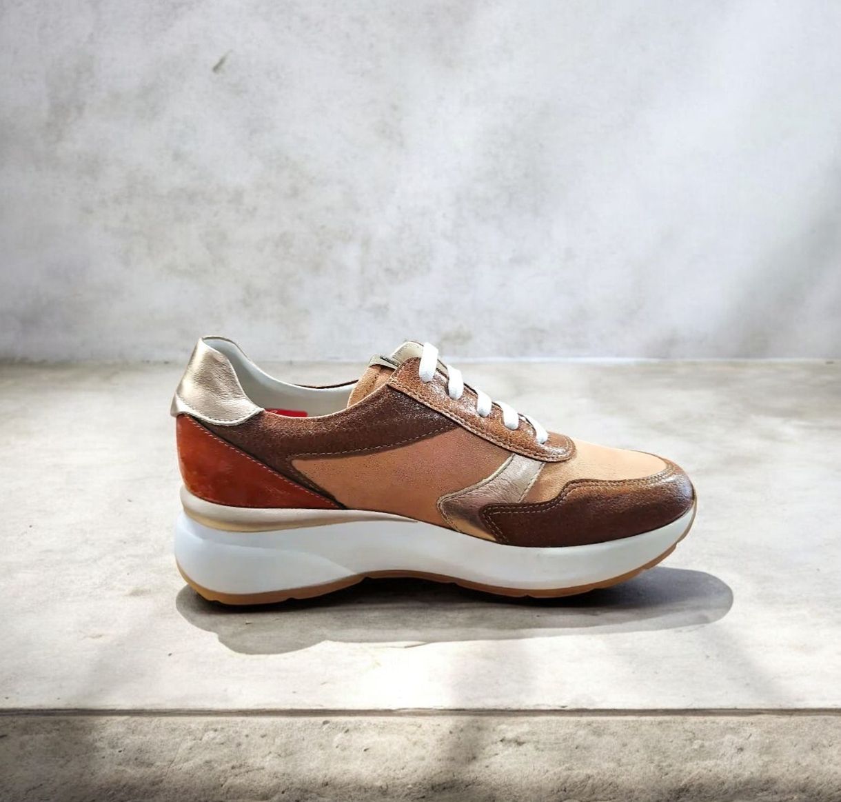 DORKING : baskets marron orange