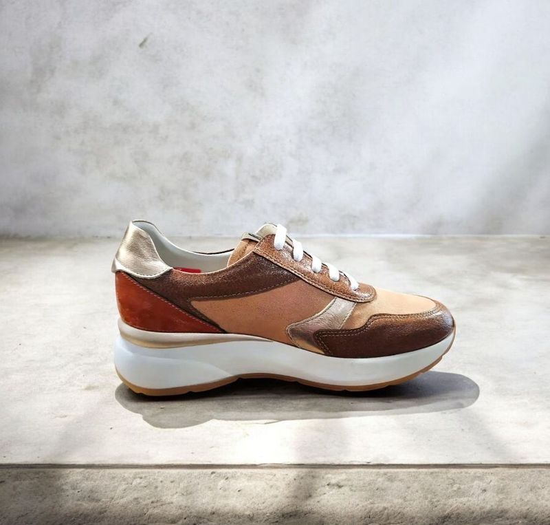 DORKING : baskets marron orange