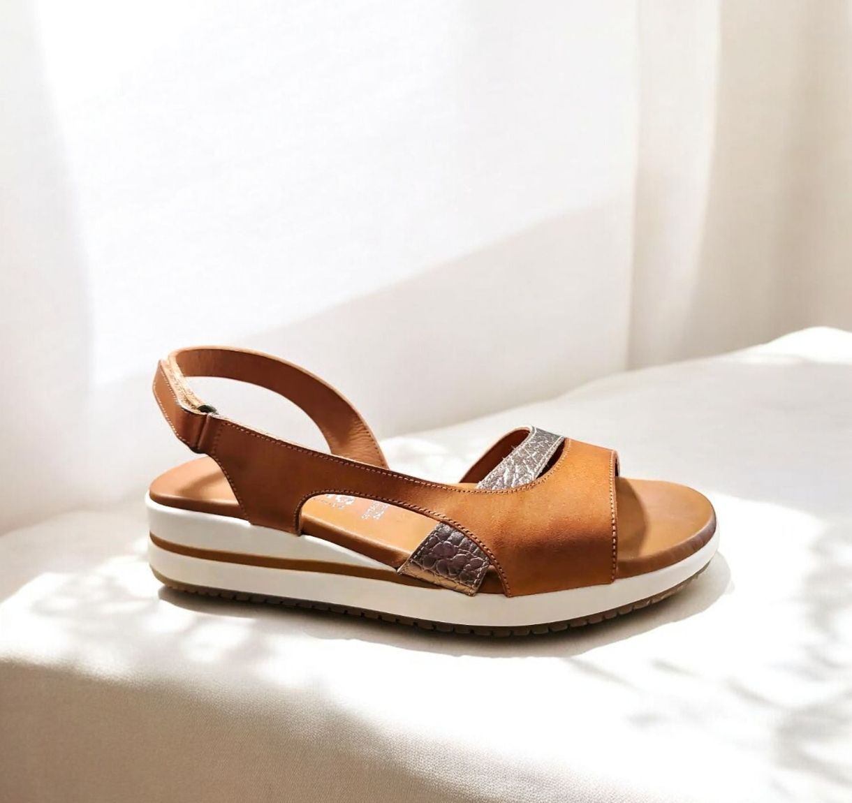 DORKING : nu-pieds cognac argent