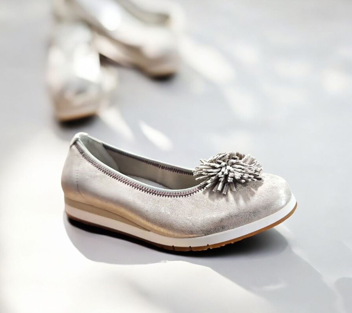 DORKING : ballerine  doré  pompon