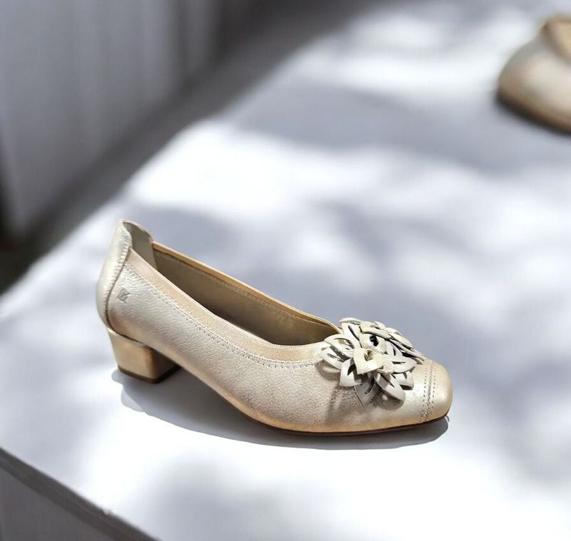 DORKING : ballerine  fleurs doré