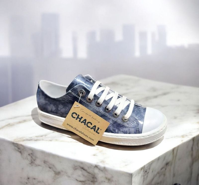 CHACAL: baskets jeans vernis