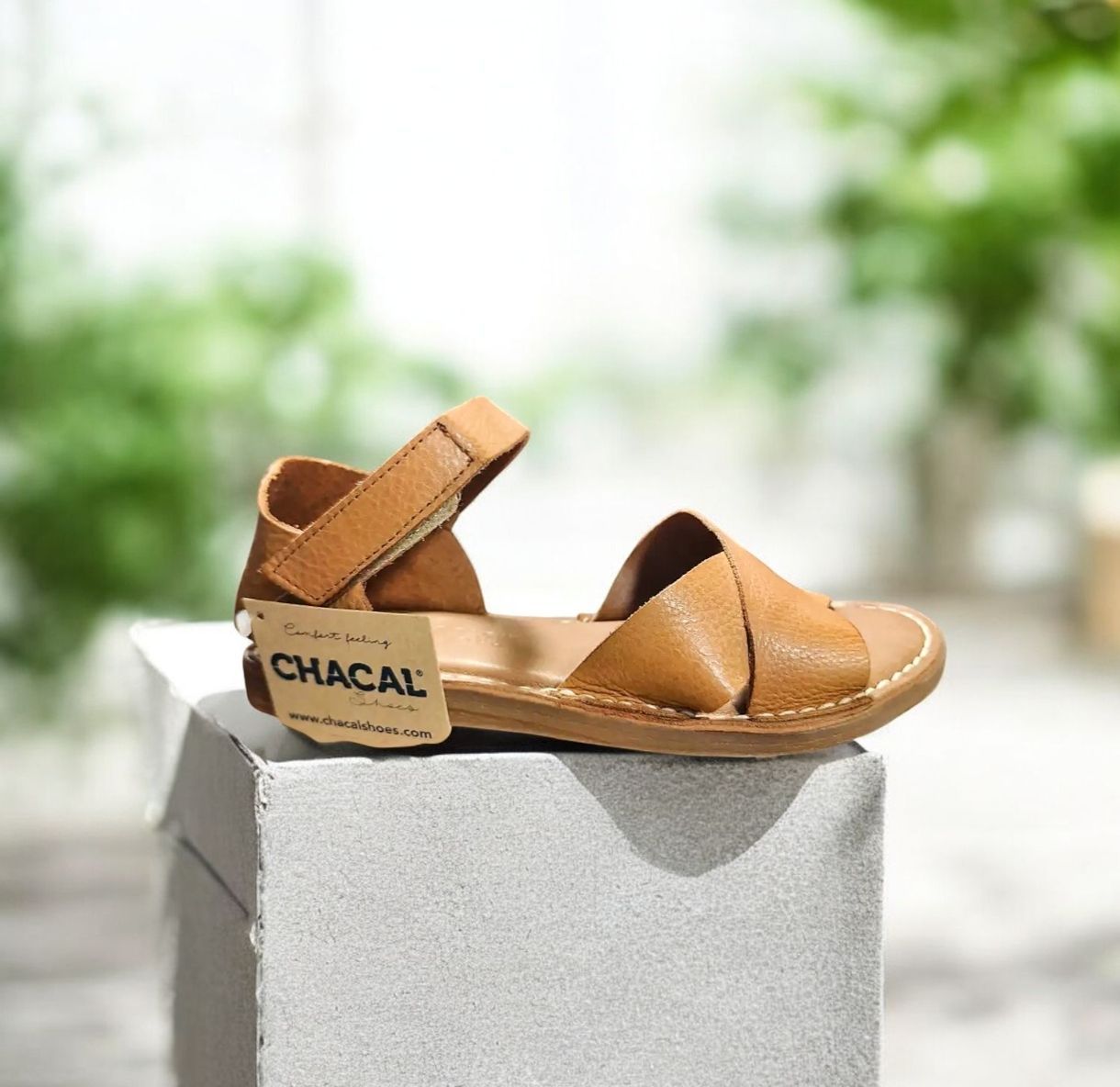 CHACAL  : nu pieds cognac